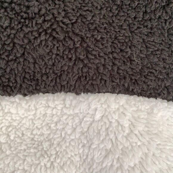 Mediya plush fleece hoodie- size M/L - Picture 4 of 4